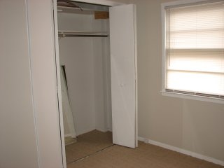 Lower front bedroom